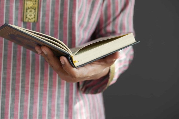 Quelle est l'origine du Coran rose ?